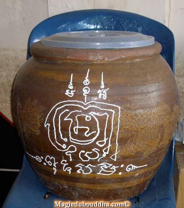 Eau bénie de thaïlande.